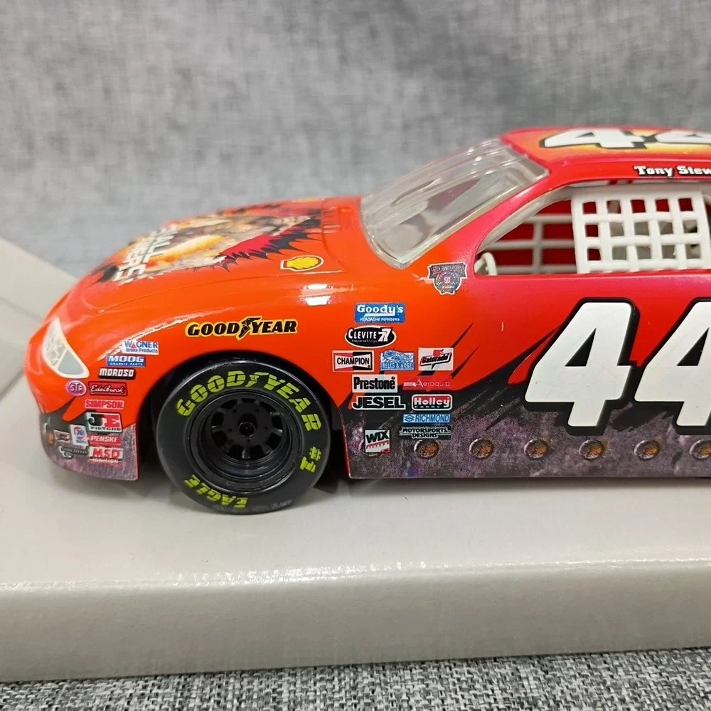 1:24 Winners Circle Diecast 1998 Tony Stewart #44 Small Soldiers Shell Nascar